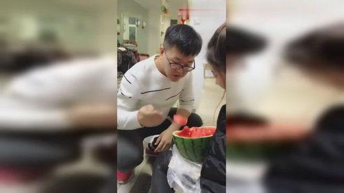 在线吃瓜男友免费观看视频,揭秘在线吃瓜男友的神秘世界  第2张
