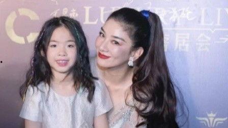 爆料高管女儿被打视频,视频曝光引发社会关注 第3张 爆料高管女儿被打视频,视频曝光引发社会关注 第3张